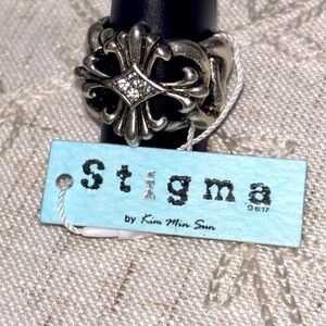 Stigma Unisex Fleur-de-Lis Ring with Crystals